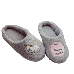 серые тапки