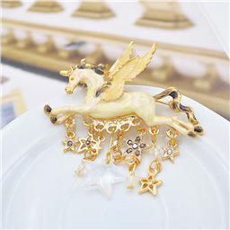 Брошь Золотой единорог