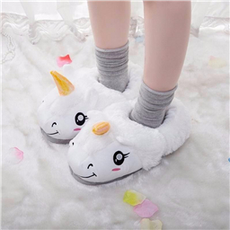 На ножках тапочки единороги