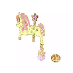 Железный значок Единорог на карусели